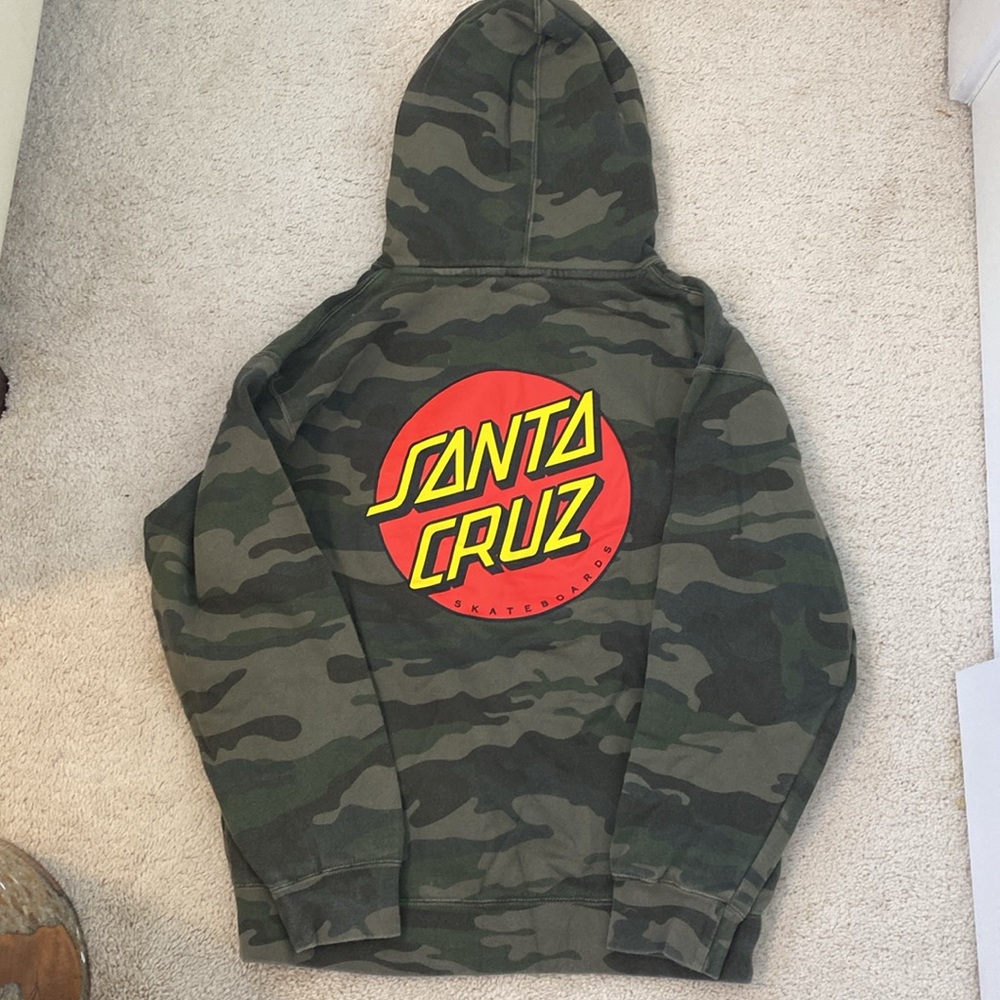 Original Santa Cruz Skateboards Camo Hoodie sweatshirt.  Size M